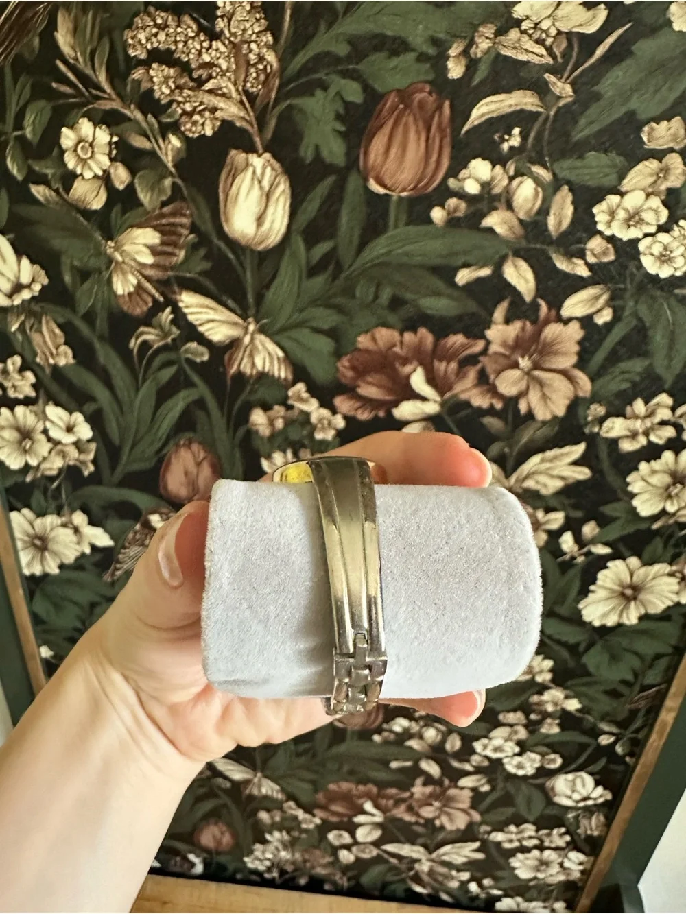 N/A features wrist
